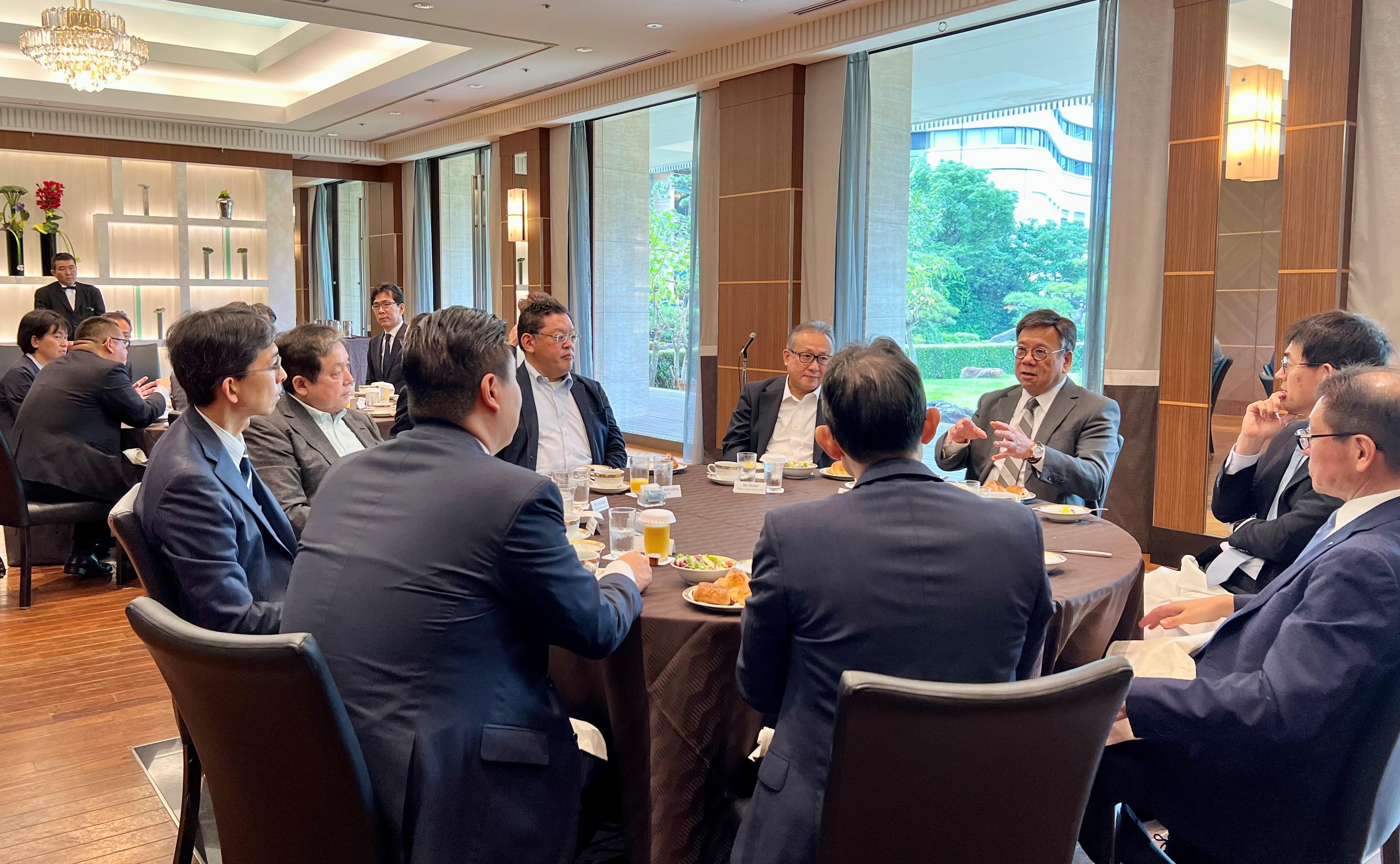 The Secretary for Commerce and Economic Development, Mr Algernon Yau (third right), has a breakfast meeting with key business partners from various sectors in Tokyo, Japan, today (June 20) to keep them abreast of the latest trade and economic developments in Hong Kong as well as the new measures for attracting enterprises and investment.