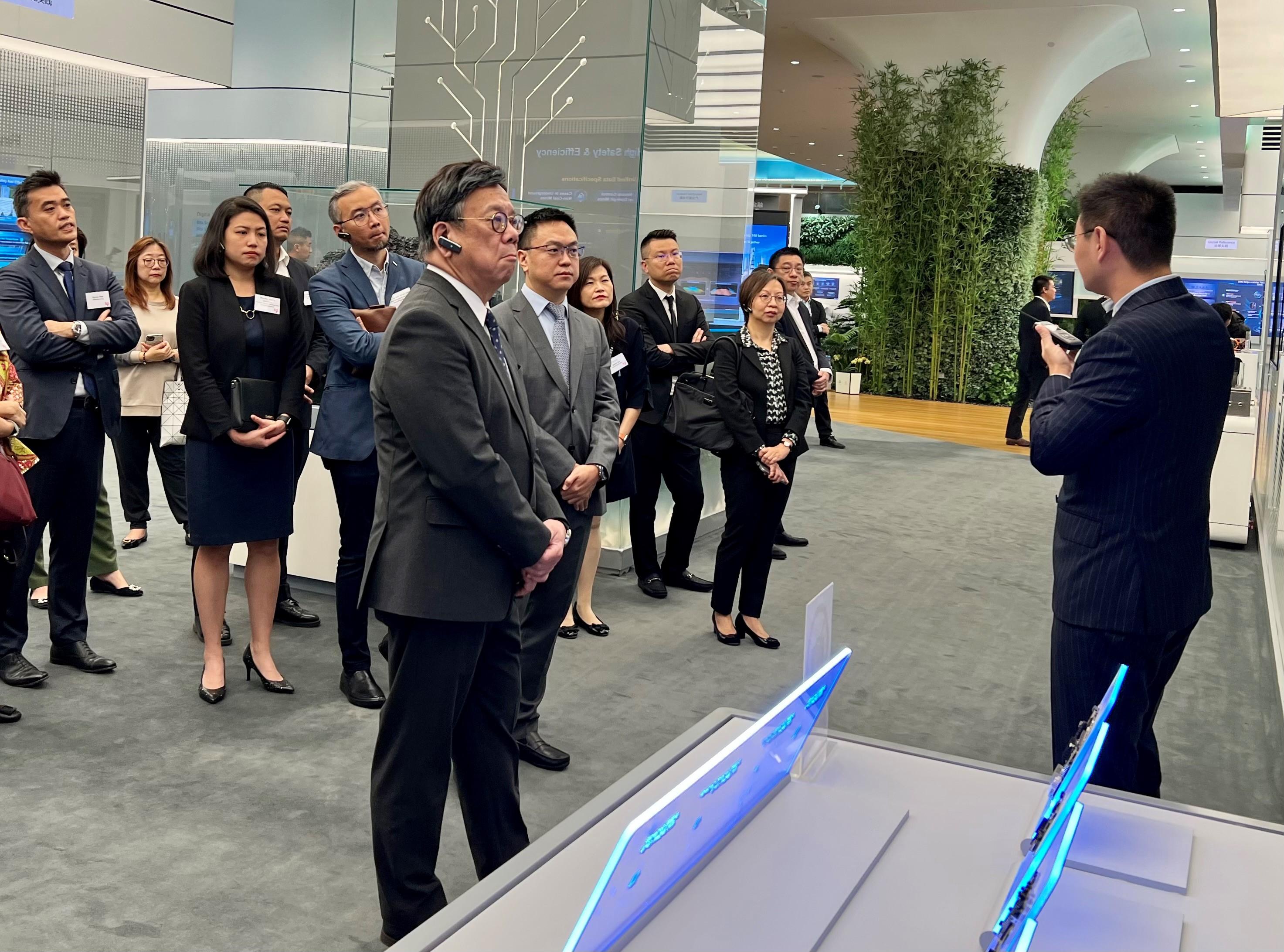 The business delegation of enterprises of Belt and Road countries operating in Hong Kong, led by the Secretary for Commerce and Economic Development, Mr Algernon Yau, continued the visit to the Guangdong-Hong Kong-Macao Greater Bay Area today (December 5). Photo shows Mr Yau (front) and delegates visiting the Huawei Headquarters in Shenzhen and being briefed by a representative of Huawei Technologies Co Ltd on the company's latest developments.