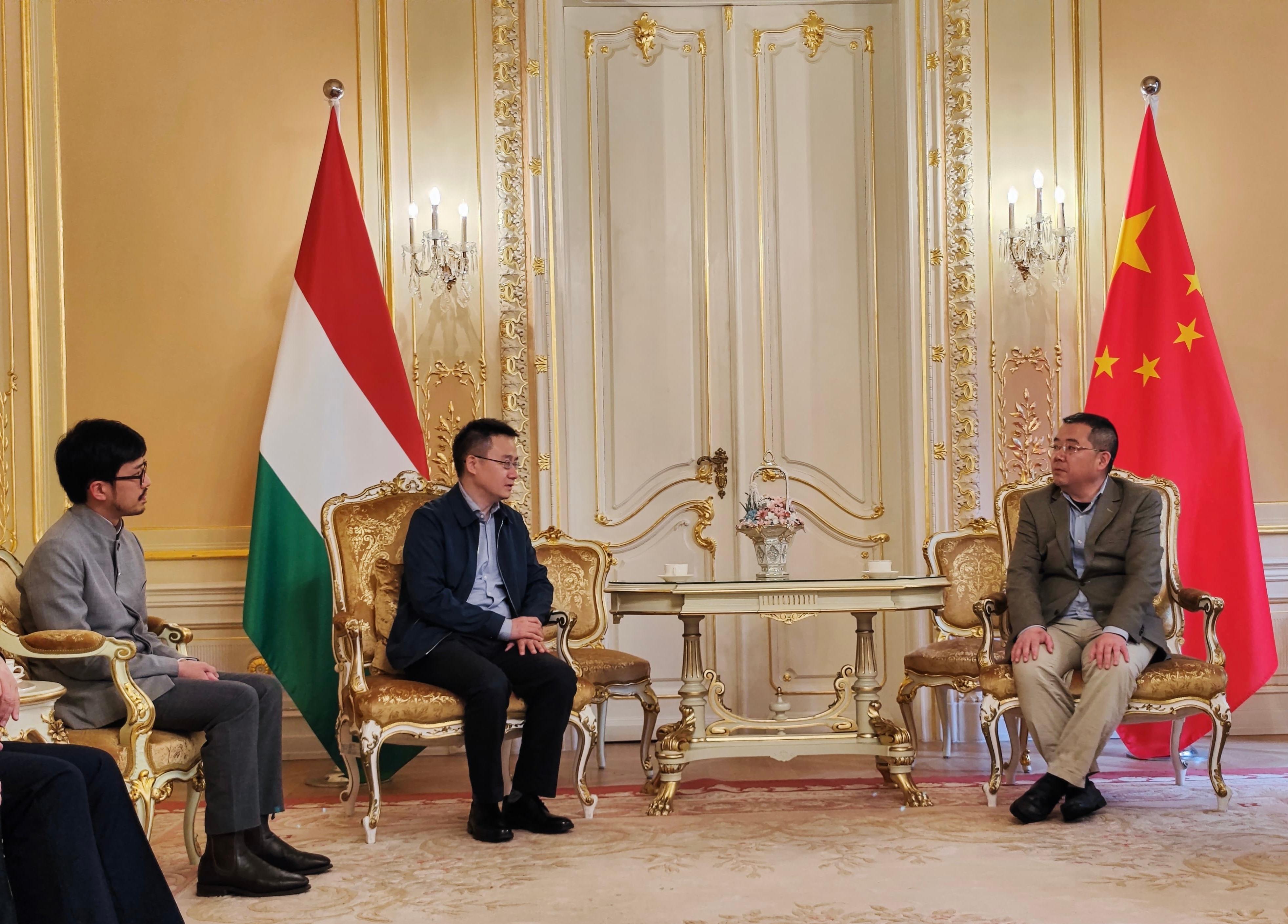 The Mainland-Hong Kong joint business mission visited Hungary and Kazakhstan from May 16 to 22. Photo shows the Commissioner for Belt and Road, Mr Nicholas Ho (left), and the Director-General of the Department of Taiwan, Hong Kong and Macao Affairs of the Ministry of Commerce, Mr Fan Shijie (centre), calling on the Chinese Ambassador to Hungary, Mr Gong Tao (right), in Budapest on May 17.