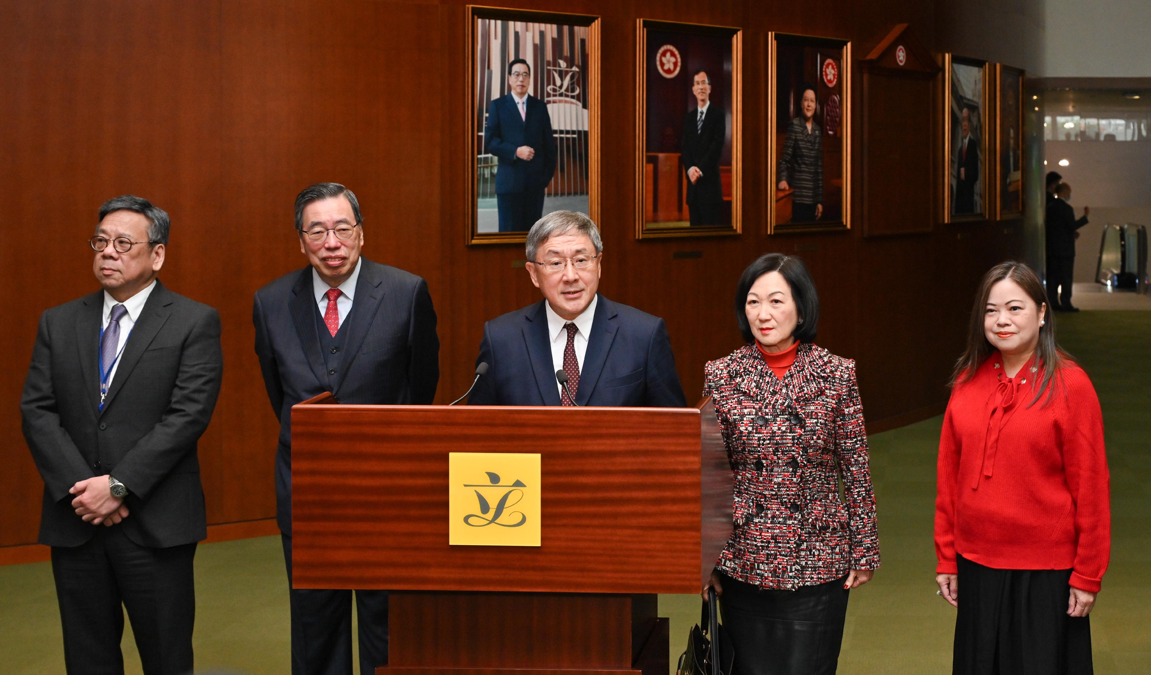 The Deputy Chief Secretary for Administration, Mr Cheuk Wing-hing, attended the Ante Chamber exchange session at the Legislative Council (LegCo) today (January 8). Photo shows (from left) the Secretary for Commerce and Economic Development, Mr Algernon Yau; the President of LegCo, Mr Andrew Leung; Mr Cheuk; LegCo Member and Convenor of the Non-official Members of the Executive Council, Mrs Regina Ip; and the Secretary for Culture, Sports and Tourism, Miss Rosanna Law meeting the media after attending the Ante Chamber exchange session today (January 8).