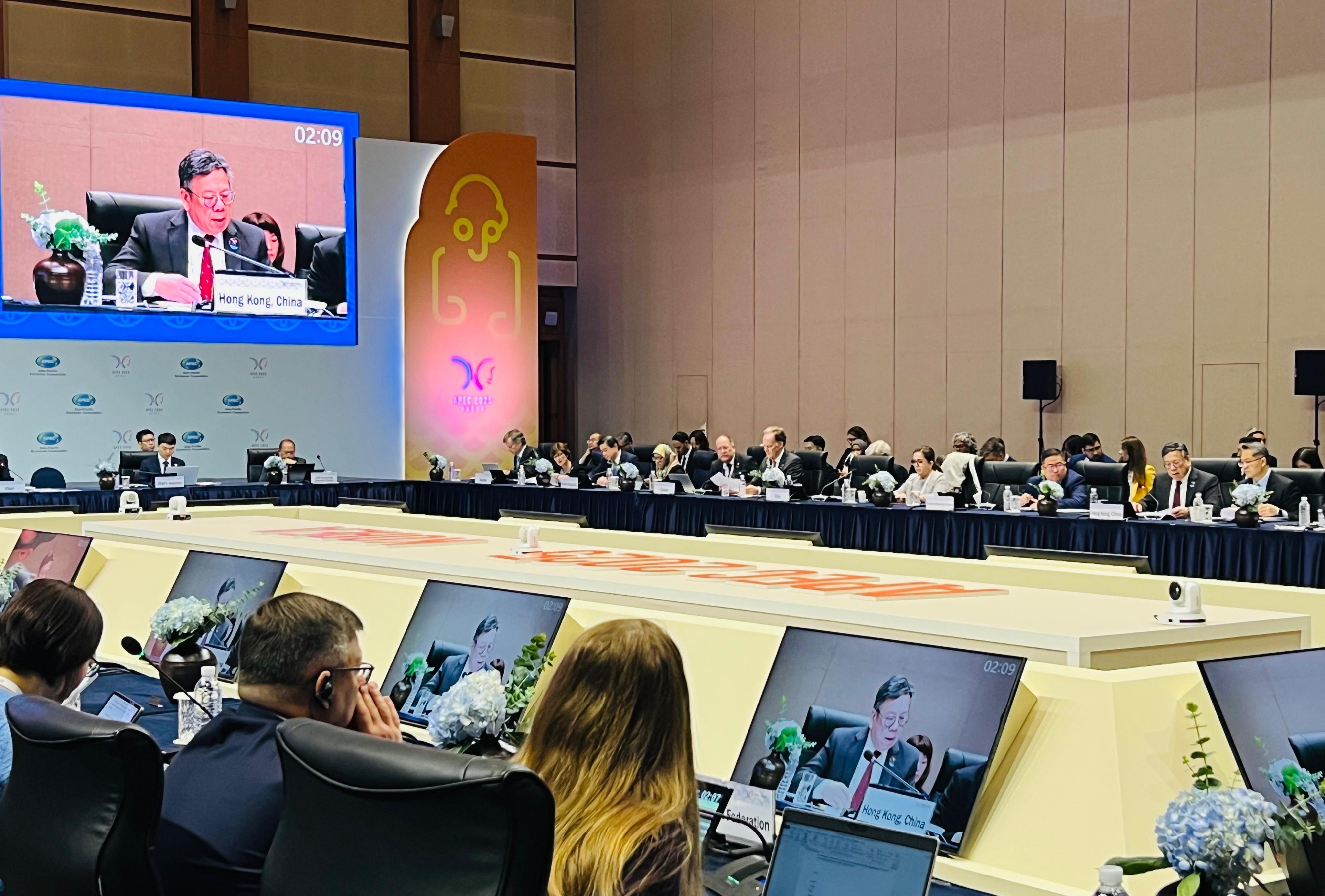 The Secretary for Commerce and Economic Development, Mr Algernon Yau (second right), speaks at a discussion session entitled "Prosperity through Sustainable Trade" at the Asia-Pacific Economic Cooperation Ministers Responsible for Trade Meeting in Jeju, Korea, today (May 16). Also pictured is the Director-General of Trade and Industry, Mr Aaron Liu (first right).