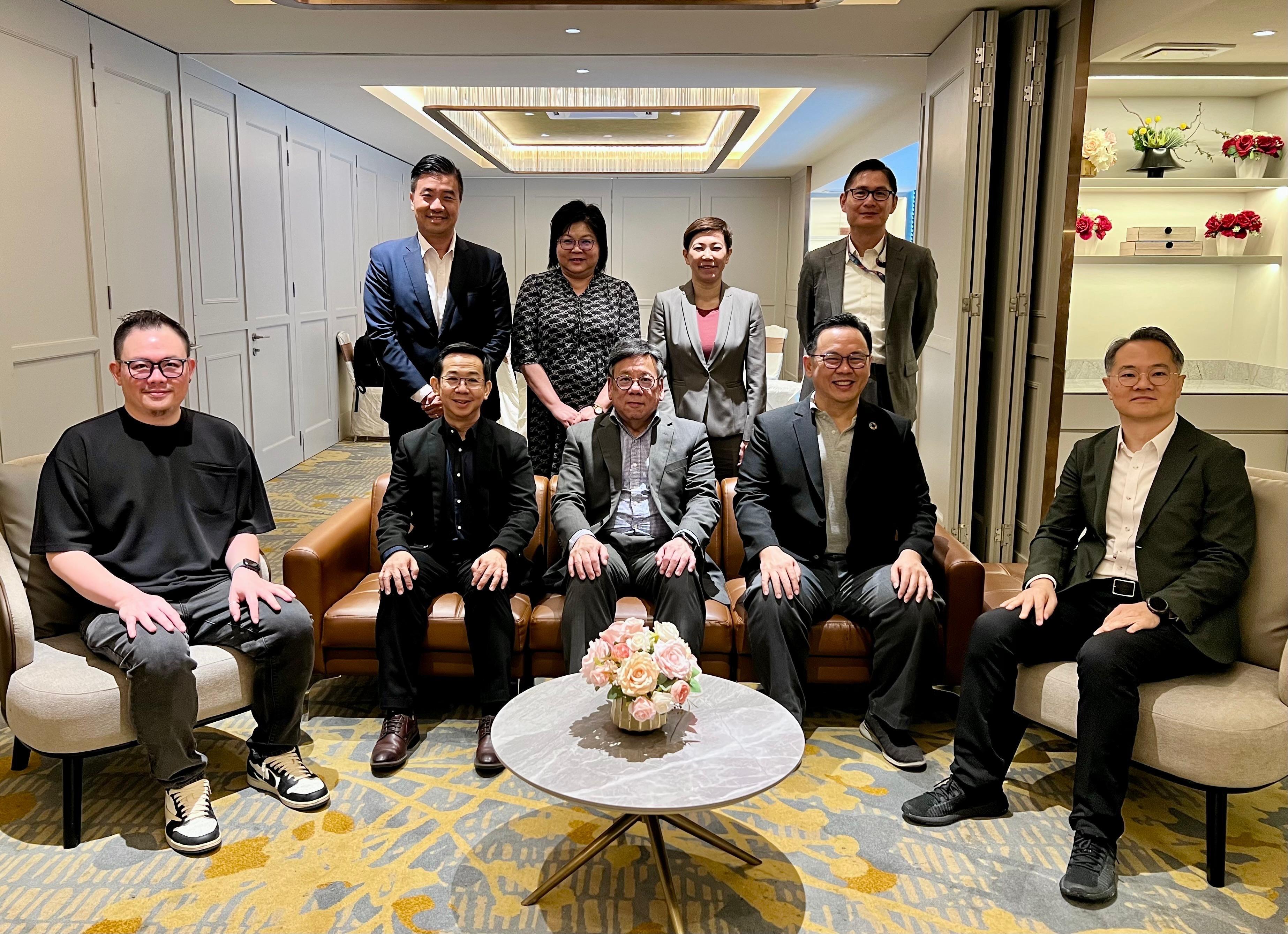 The Secretary for Commerce and Economic Development, Mr Algernon Yau, today (September 25) promoted Hong Kong's premier business environment and fostered further collaboration between Hong Kong and Malaysia to achieve mutual benefits on his visit to Kuala Lumpur, Malaysia. Photo shows Mr Yau (front row, centre) meeting with representatives of eBusiness Association Malaysia to exchange views on the rapid development of global e-commerce and explore collaboration to assist Hong Kong businesses in tapping into the vast Association of Southeast Asian Nations market. The Director-General of Trade and Industry, Mr Aaron Liu (front row, first right), and the Director-General of the Hong Kong Economic and Trade Office in Jakarta, Miss Libera Cheng (back row, second right), also attended.