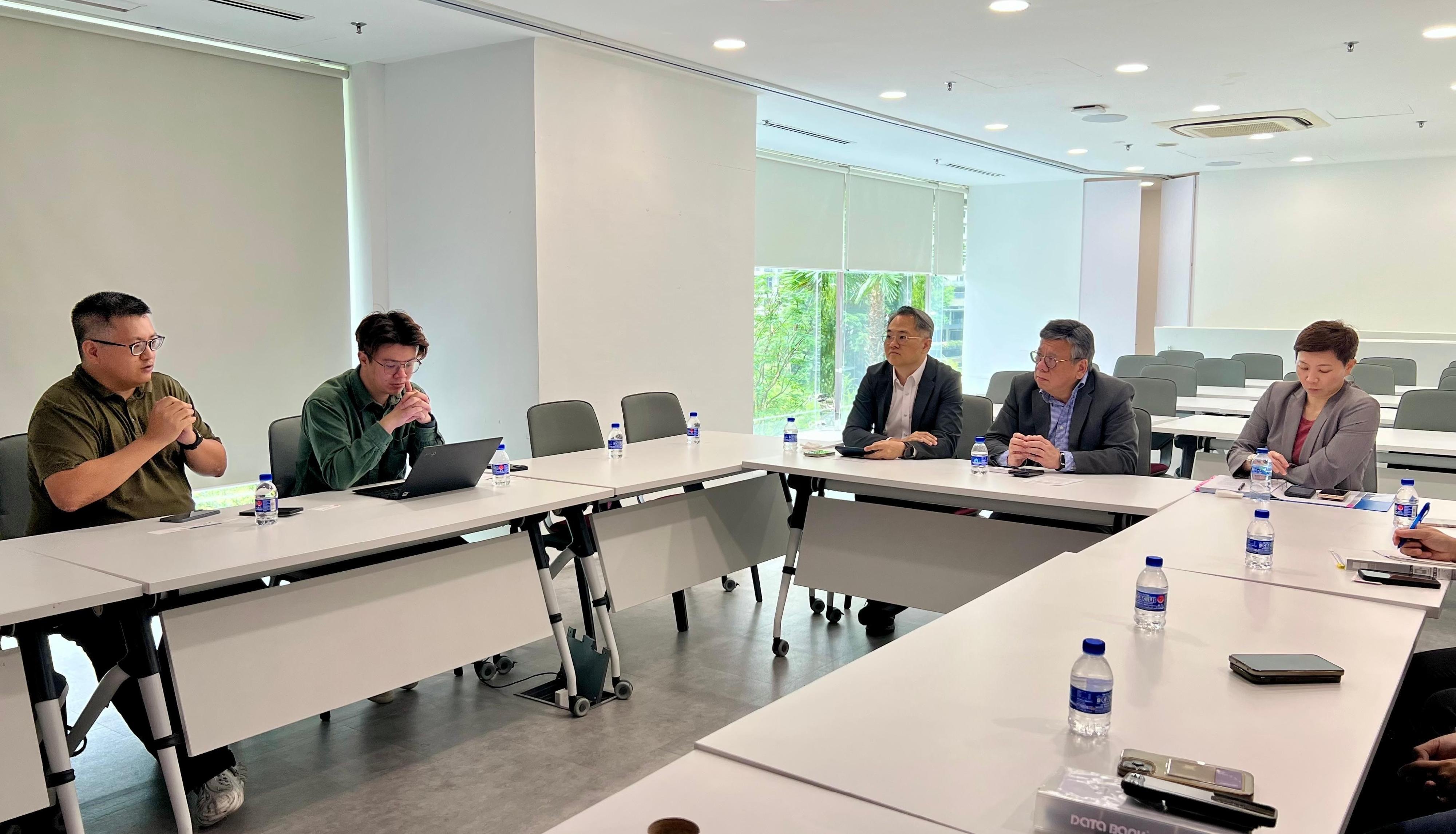 The Secretary for Commerce and Economic Development, Mr Algernon Yau, today (September 25) promoted Hong Kong's premier business environment and fostered further collaboration between Hong Kong and Malaysia to achieve mutual benefits on his visit to Kuala Lumpur, Malaysia. Photo shows Mr Yau (second right) visiting Lazada Malaysia, one of the largest e-commerce platforms in the country, and exchanging with its senior management on the Association of Southeast Asian Nations e-commerce market landscape and opportunities brought about by cross-boundary e-commerce for Hong Kong enterprises and brands. Also present were the Director-General of Trade and Industry, Mr Aaron Liu (third right), and the Director-General of the Hong Kong Economic and Trade Office in Jakarta, Miss Libera Cheng (first right).
