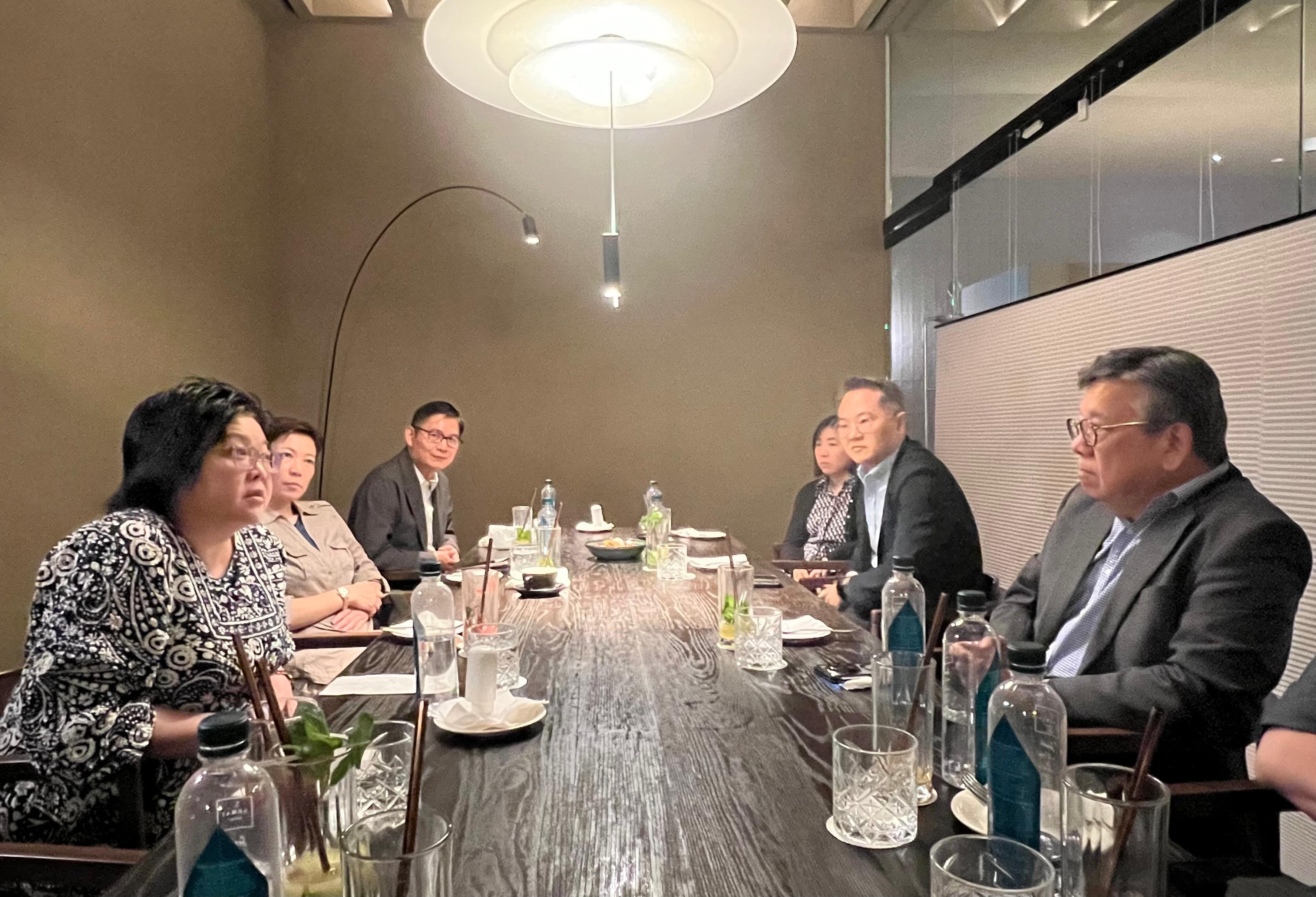 The Secretary for Commerce and Economic Development, Mr Algernon Yau, today (September 25) promoted Hong Kong's premier business environment and fostered further collaboration between Hong Kong and Malaysia to achieve mutual benefits on his visit to Kuala Lumpur, Malaysia. Photo shows Mr Yau (first right) at a lunch meeting yesterday (September 24) with the Director-General of the Hong Kong Economic and Trade Office in Jakarta, Miss Libera Cheng (second left), and a representative of the local office of the Hong Kong Trade Development Council to get a deeper understanding of their promotion work in Malaysia and preparedness for taking forward a new initiative announced in the Policy Address to support Mainland enterprises in going global via Hong Kong. The Director-General of Trade and Industry, Mr Aaron Liu (second right), also attended.