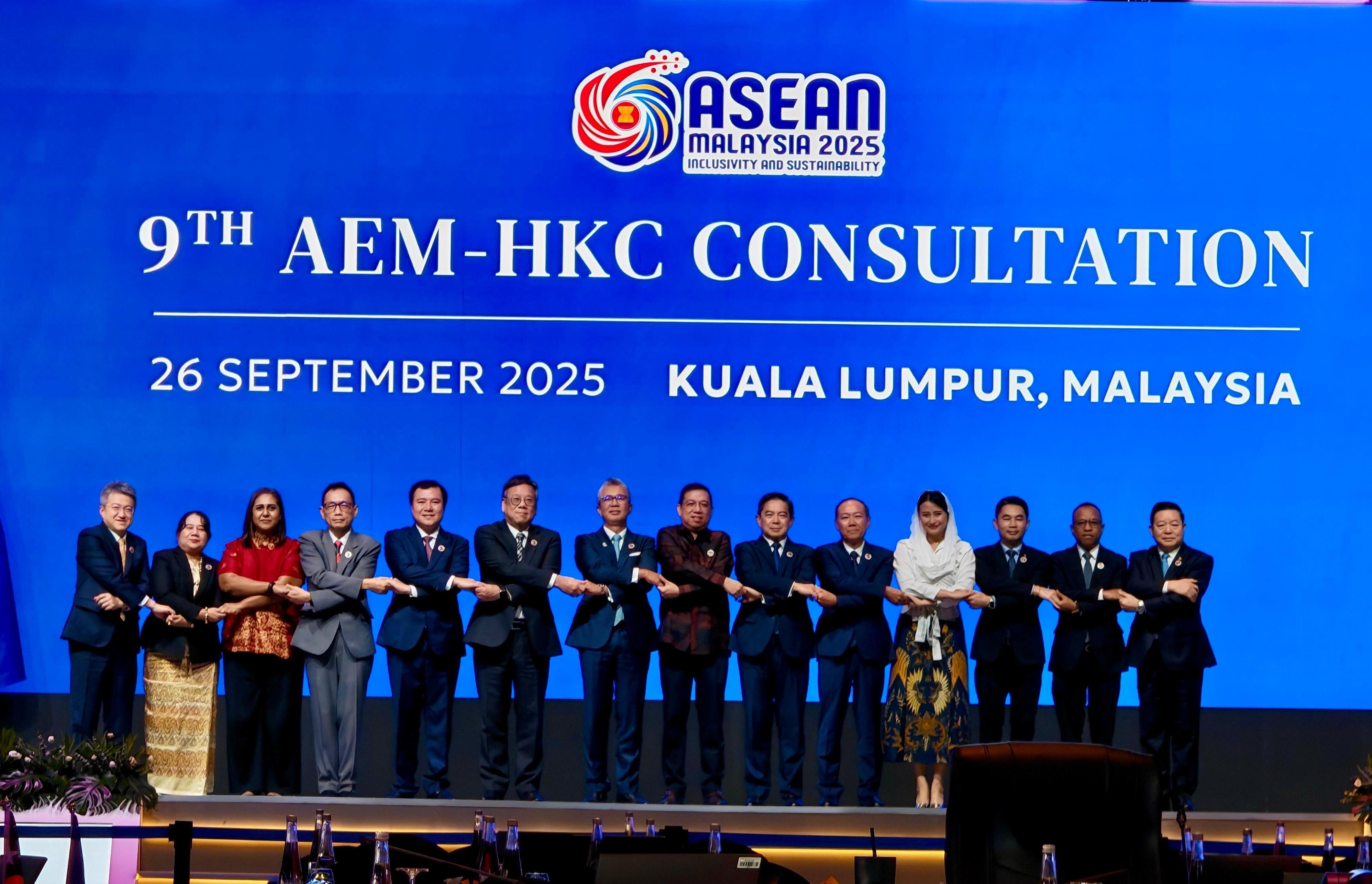 The Secretary for Commerce and Economic Development, Mr Algernon Yau, attended the 9th Association of Southeast Asian Nations Economic Ministers - Hong Kong, China Consultation in Kuala Lumpur, Malaysia, today (September 26). Photo shows Mr Yau (sixth left) with other ministers attending the meeting.