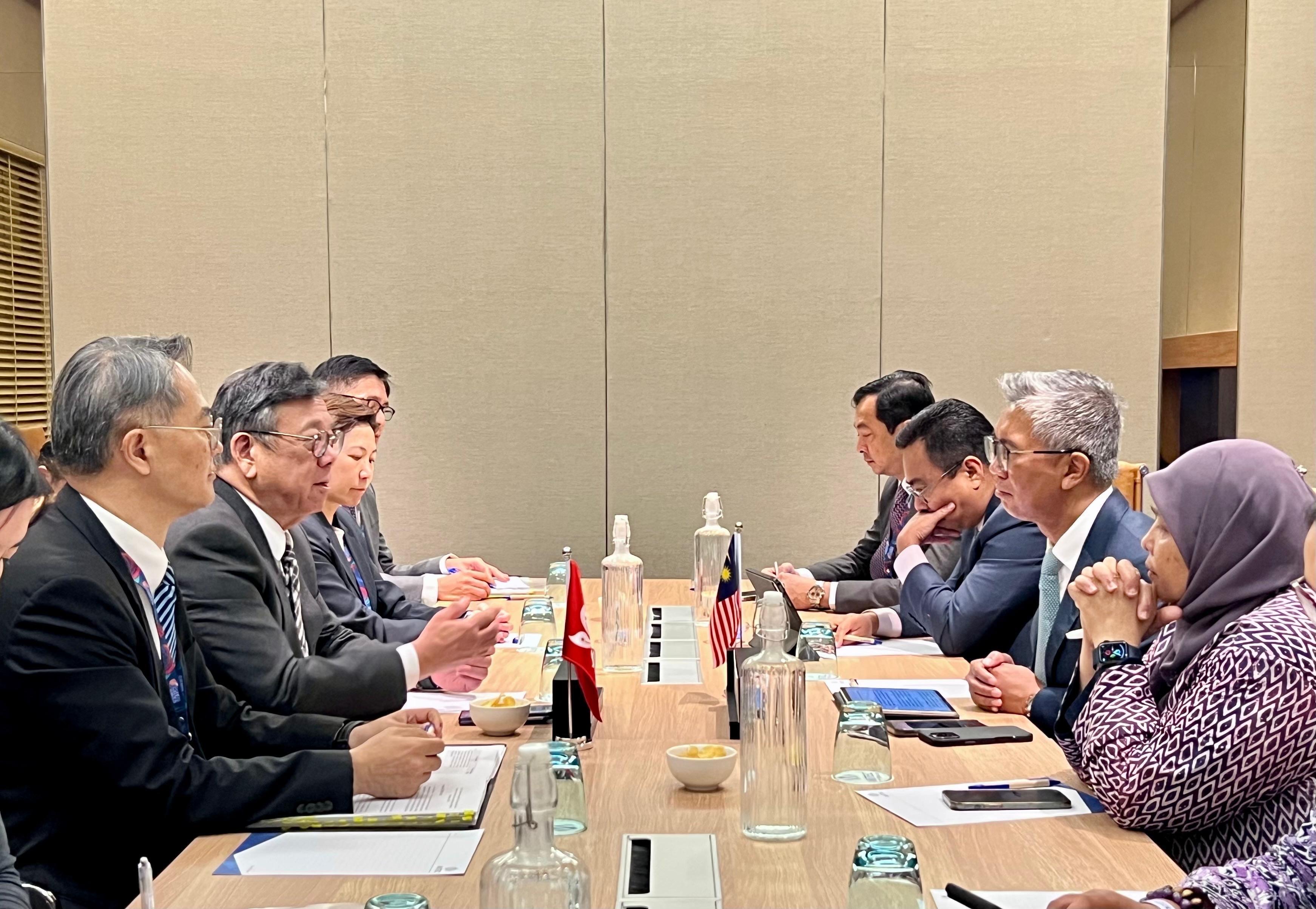 The Secretary for Commerce and Economic Development, Mr Algernon Yau (second left), holds a bilateral meeting with the Minister of Investment, Trade and Industry of Malaysia, Mr Tengku Zafrul Aziz (second right), to exchange views on issues of mutual interest on the sidelines of the 9th Association of Southeast Asian Nations Economic Ministers - Hong Kong, China Consultation in Kuala Lumpur, Malaysia, today (September 26). The Director-General of Trade and Industry, Mr Aaron Liu (first left), and the Director-General of the Hong Kong Economic and Trade Office in Jakarta, Miss Libera Cheng (third left), also attended.