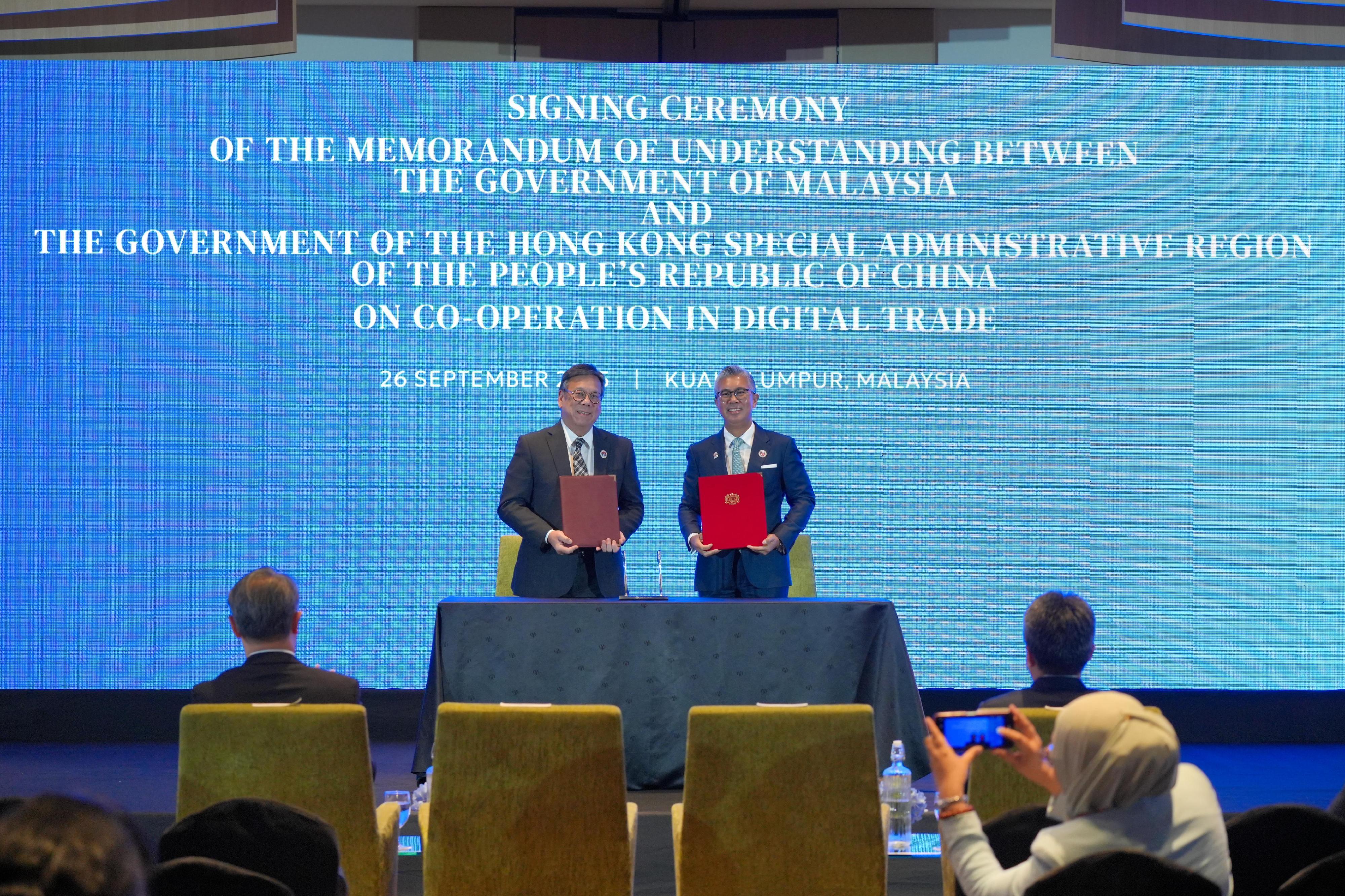 The Secretary for Commerce and Economic Development, Mr Algernon Yau (left), signed a Memorandum of Understanding on Co-operation in Digital Trade with the Minister of Investment, Trade and Industry of Malaysia, Mr Tengku Zafrul Aziz (right), to encourage and promote bilateral co-operation in digital trade on the sidelines of the 9th Association of Southeast Asian Nations Economic Ministers - Hong Kong, China Consultation in Kuala Lumpur, Malaysia, today (September 26).