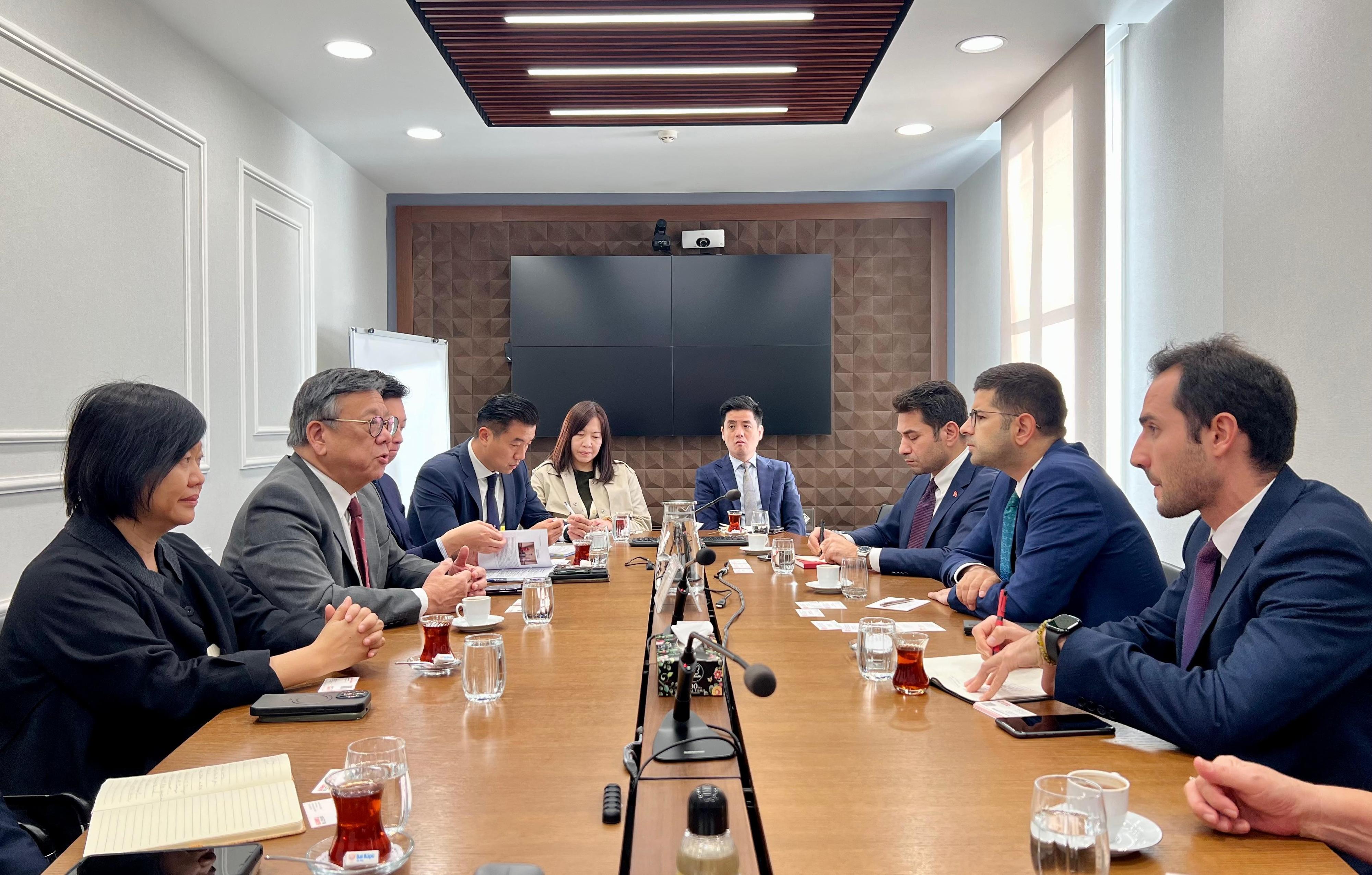 The Secretary for Commerce and Economic Development, Mr Algernon Yau, on his visit to Istanbul, Türkiye, on October 20 (Istanbul time) promoted Hong Kong's unparalleled advantages and its role as a springboard to foster two-way investment and trade with a view to strengthening the partnership between Hong Kong and Türkiye. Photo shows Mr Yau (second left) meeting with the President of the Investment and Finance Office of the Presidency of the Republic of Türkiye, Mr A Burak Dağlıoğlu (second right), to brief him on Hong Kong's latest economic and trade developments. Looking on is the Special Representative for Hong Kong Economic and Trade Affairs to the European Union, Ms Shirley Yung (first left).