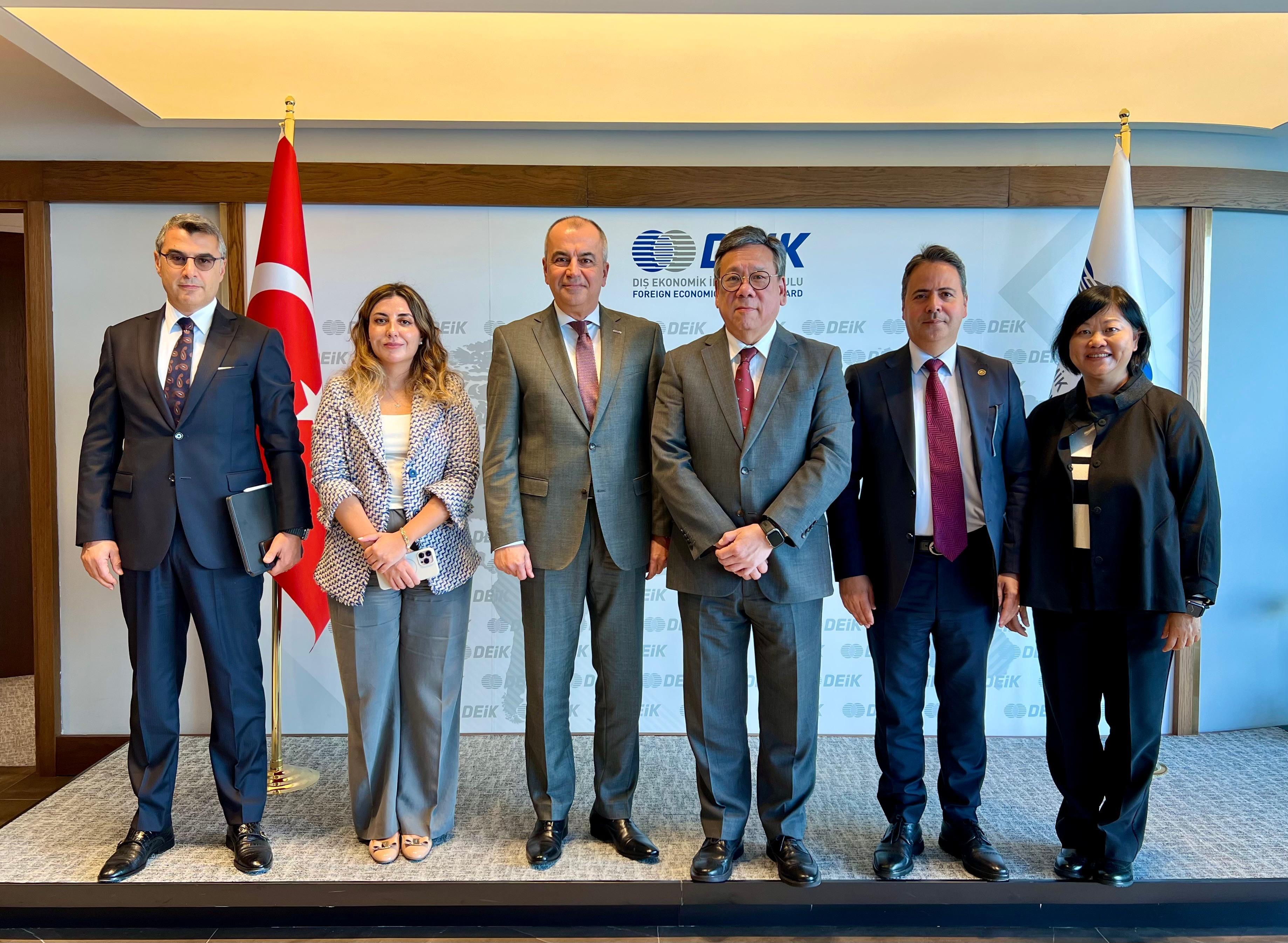 The Secretary for Commerce and Economic Development, Mr Algernon Yau, on his visit to Istanbul, Türkiye, on October 20 (Istanbul time) promoted Hong Kong's unparalleled advantages and its role as a springboard to foster two-way investment and trade with a view to strengthening the partnership between Hong Kong and Türkiye. Mr Yau (third right) is pictured with members of the Foreign Economic Relations Board of Türkiye after holding a business roundtable. Also present is the Special Representative for Hong Kong Economic and Trade Affairs to the European Union, Ms Shirley Yung (first right).