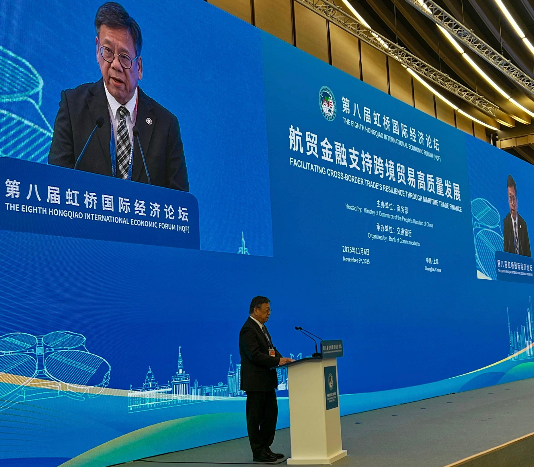 The Secretary for Commerce and Economic Development, Mr Algernon Yau, speaks at the sub-forum entitled "Facilitating Cross-Border Trade's Resilience through Maritime Trade Finance" of the Hongqiao International Economic Forum in Shanghai today (November 6).