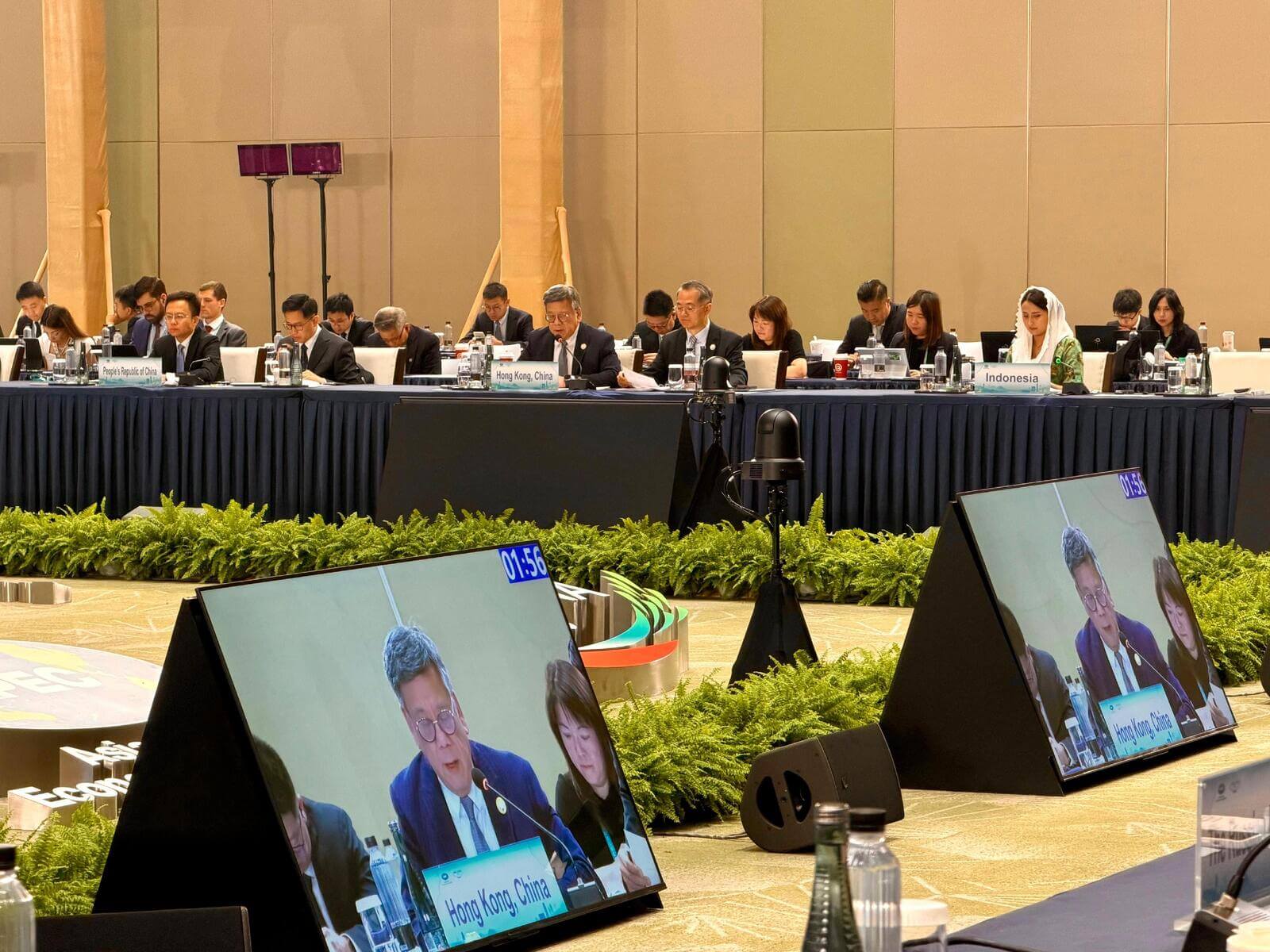 The Secretary for Commerce and Economic Development, Mr Algernon Yau, speaks at a discussion session entitled "Foster New Engines of Innovative and Dynamic Trade and Investment Cooperation" at the Asia-Pacific Economic Cooperation Ministers Responsible for Trade Meeting in Suzhou today (May 23).