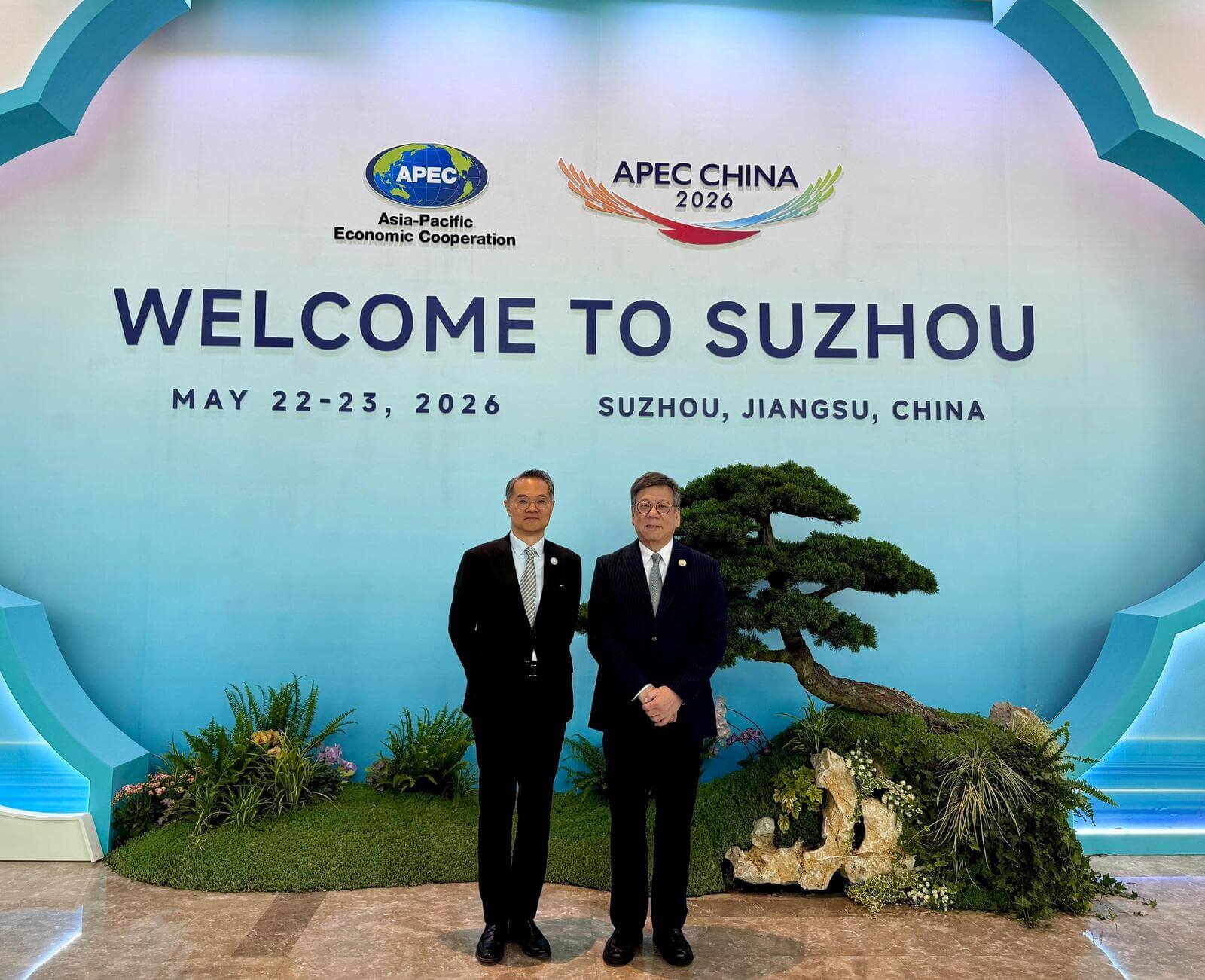 The Secretary for Commerce and Economic Development, Mr Algernon Yau, continued to attend the Asia-Pacific Economic Cooperation Ministers Responsible for Trade Meeting in Suzhou today (May 23). Photo shows Mr Yau (right) and the Director-General of Trade and Industry, Mr Aaron Liu (left), before the meeting.
