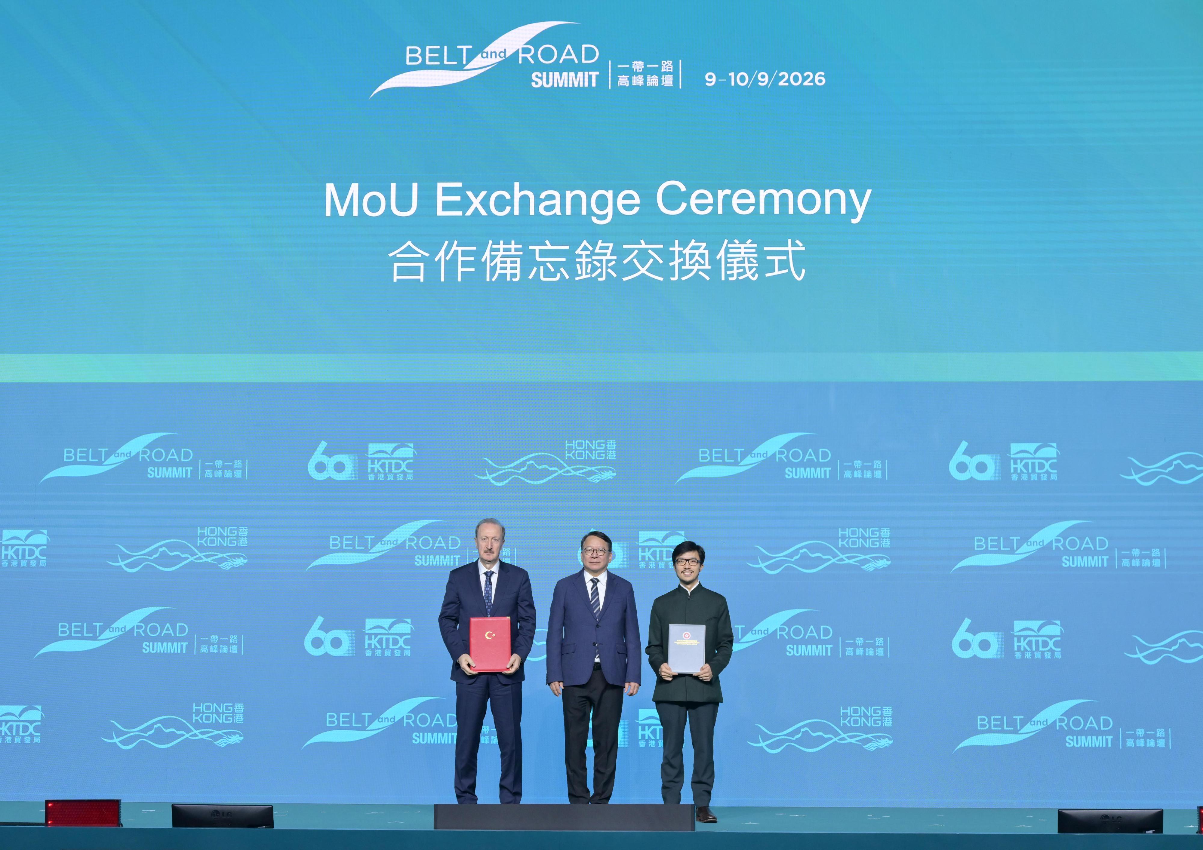 The Chief Secretary for Administration, Mr Chan Kwok-ki, attended the 11th Belt and Road Summit today (September 9). Photo shows Mr Chan (centre) witnessing the Commissioner for Belt and Road, Mr Nicholas Ho (right), exchanging the Memorandum of Understanding with Deputy Minister of Transport and Infrastructure of Türkiye Mr Enver İskurt (left).